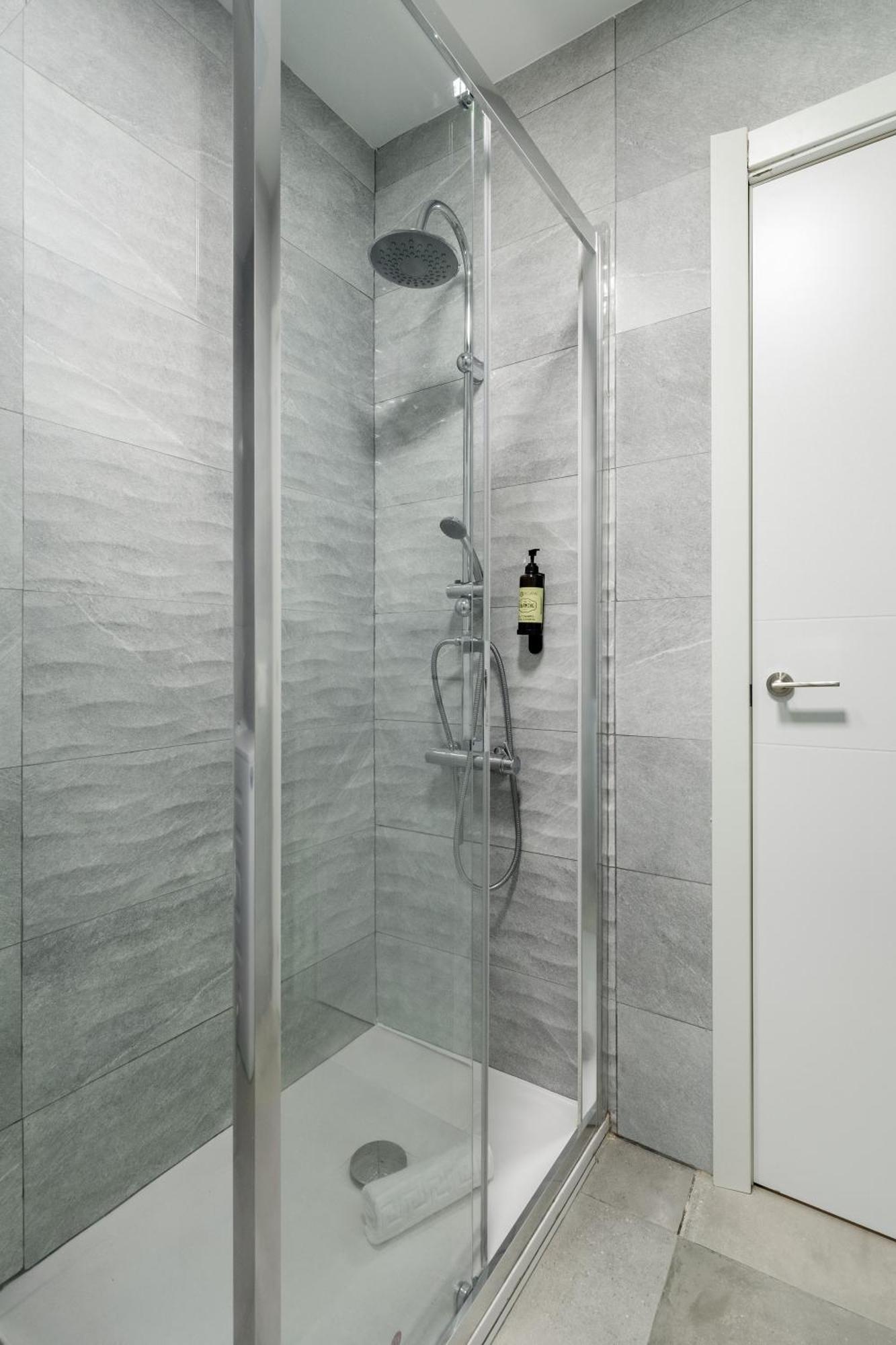 Charming Lucero Apartment Madrid Luaran gambar